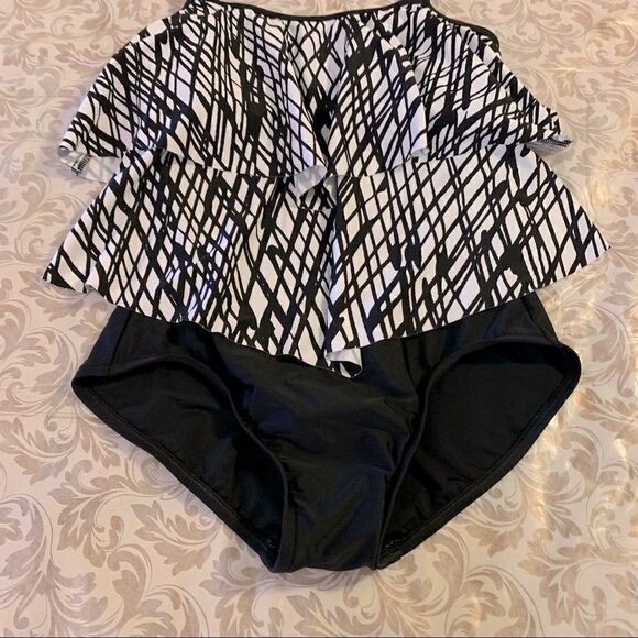 Maxine of Hollywood Swimsuit Black White Padded Adj Straps Layered Size 6 NWOT - Picture 3 of 6